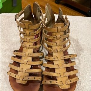 Women’s size 11 POP sandal’s